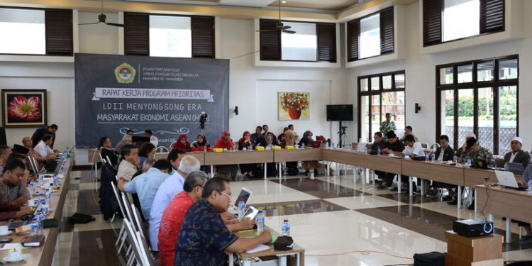 Rapat Kerja LDII, Sambut MEA 2015