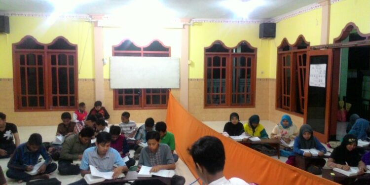 Ngaji dan Nonton Film Dokumenter di Akhir Tahun