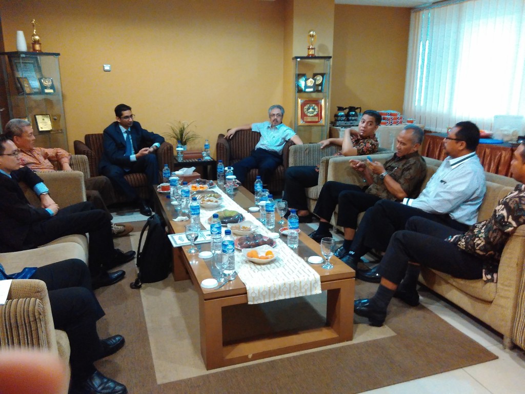 Suresh Sukumar bersama beberapa pengurus DPP LDII