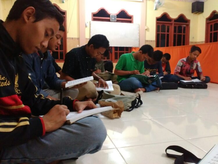 Gembleng Remaja dengan Pengajian Al-Quran dan Al-Hadits
