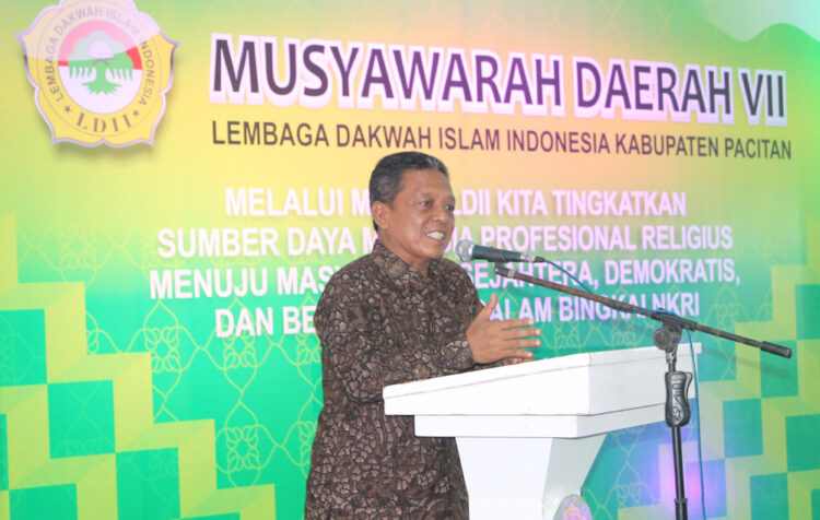 Bupati Kabupaten Pacitan, Drs. H. Indartato, MM., membuka Musyawarah Daerah (Musda) VII Lembaga Dakwah Islam Indonesia (LDII) Kabupaten Pacitan yang diselenggarakan di Gedung PLUT-KUMKM, Pacitan, Minggu (14/2/2016).