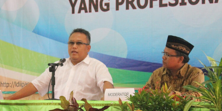 Wakil Bendahara DPW LDII Provinsi Jawa Timur, Ir. H. Wildy Istimor, saat memberikan pemaparan manajemen organisasi.