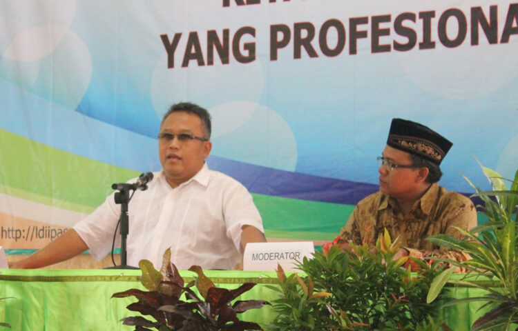 Wakil Bendahara DPW LDII Provinsi Jawa Timur, Ir. H. Wildy Istimor, saat memberikan pemaparan manajemen organisasi.