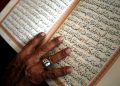 Foto ilustrasi membaca Alquran di bulan ramadhan. Dok: dailysabah