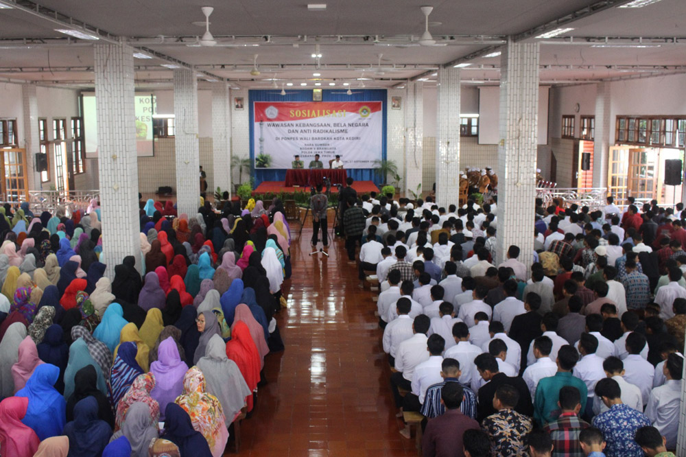 Sosialisasi wawasan kebangsaan, bela negara dan anti radikalisme di Ponpes Wali Barokah, Kediri.