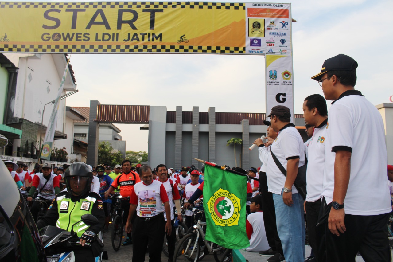 Memeriahkan Hari Ulang Tahun (HUT) ke-74 Provinsi Jawa Timur (Jatim) pada 12 Oktober, DPW LDII Jatim menggelar Gowes LDII Jatim Seger Sehat, Minggu (20/10).