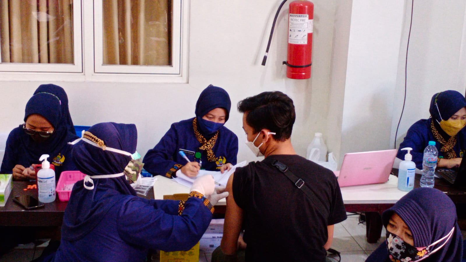 Proses Vaksinasi Massal di Pondok PPPM Subulussalam, Selasa (24/8).