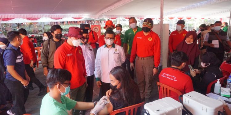 Kepala Binda Bali, Brigjen Pol Hadi Purnomo, tinjau pelaksanaan vaksinasi booter di Gedung DPW LDII Bali, 23 Maret 2022. Dok: Lines Bali.