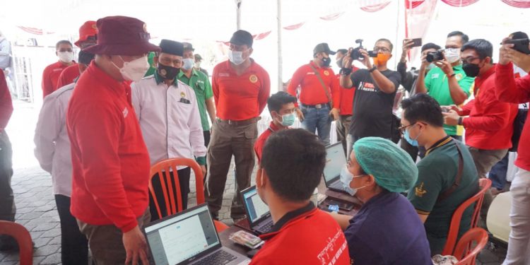 Badan Intelijen Daerah Bali menggandeng LDII dalam pelaksanaan vaksinasi booster, Rabu (23/3). Dok: Lines Bali.