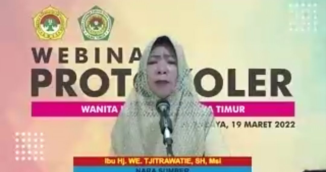 Wakil Direktur RSIA Annisa Medika Husada Mojoagung, Kabupaten Jombang, WE Tjitrawatie, memberikan pembekalan protokoler pada pengurus Wanita LDII Jawa Timur, 19 Maret 2022. Dok: Lines Jatim.
