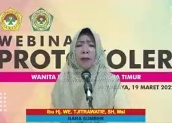 Wakil Direktur RSIA Annisa Medika Husada Mojoagung, Kabupaten Jombang, WE Tjitrawatie, memberikan pembekalan protokoler pada pengurus Wanita LDII Jawa Timur, 19 Maret 2022. Dok: Lines Jatim.