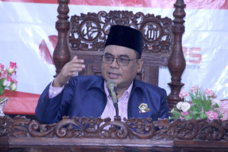 Ketua DPW LDII Jawa Timur KH Moch Amrodji Konawi memberi arahan pada kepengurusan DPD LDII Kabupaten Probolinggo. Dok: Lines Jatim.