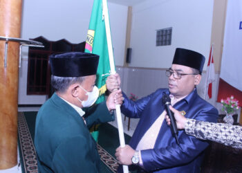 Ketua DPW LDII Jawa Timur KH Moch Amrodji Konawi mengukuhkan pengurus DPD LDII Kabupaten Probolinggo masa bakti 2021-2026, 16 Maret 2022. Dok: Lines Jatim.