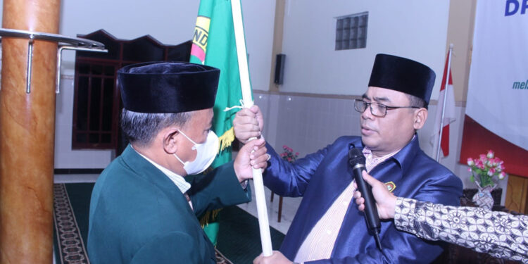 Ketua DPW LDII Jawa Timur KH Moch Amrodji Konawi mengukuhkan pengurus DPD LDII Kabupaten Probolinggo masa bakti 2021-2026, 16 Maret 2022. Dok: Lines Jatim.