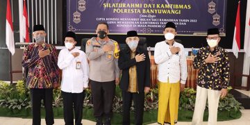 Kapolres Banyuwangi Kombespol Nasrun Pasaribu, bersama Tokoh Agama/Masyarakat sepakat jaga kondusivitas Kabupaten Banyuwangi saat bulan Ramadhan, 29 Maret 2022. Dok: Kontributor KIM Banyuwangi.
