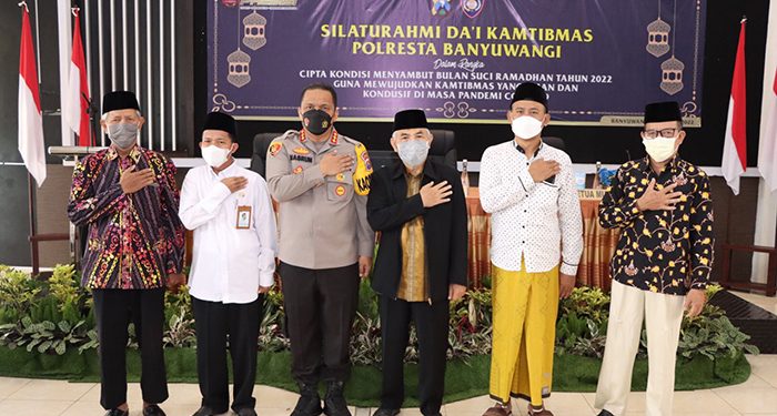 Kapolres Banyuwangi Kombespol Nasrun Pasaribu, bersama Tokoh Agama/Masyarakat sepakat jaga kondusivitas Kabupaten Banyuwangi saat bulan Ramadhan, 29 Maret 2022. Dok: Kontributor KIM Banyuwangi.