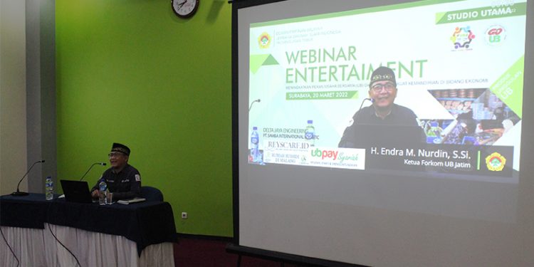Ketua Forum Komunikasi Usaha Bersama (Forkom UB) Jawa Timur, Endra Mochamad Nurdin, saat mengisi webinar entertainment di Surabaya, 20 Maret 2022. Dok: Lines Jatim.