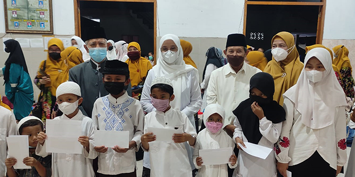 Bupati Ipuk Fiestiandani bersama keluarga besar LDII Banyuwangi. Dok: Kontributor KIM Banyuwangi.