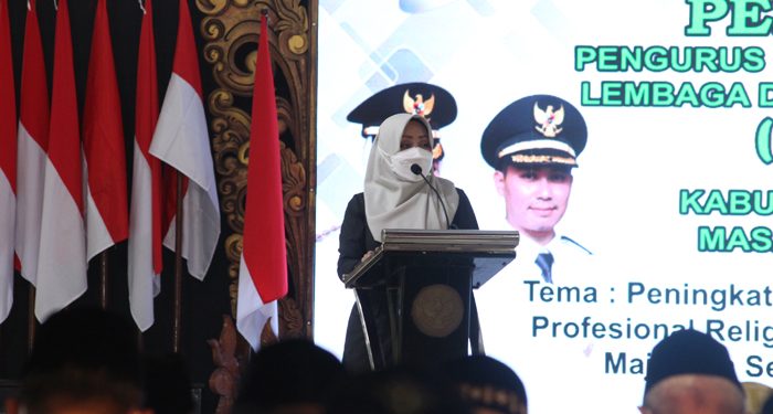 Bupati Mojokerto Ikfina Fahmawati saat sambutan di pelantikan dan pengukuhan DPD LDII Kabupaten Mojokerto. Dok: Lines Jatim.