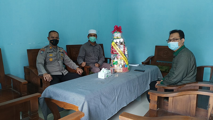 Kasat Binmas Polres Bojonegoro AKP Agus Elfauzi saat silaturahim di Kantor DPD LDII Bojonegoro. Dok: Kontributor KIM Bojonegoro.
