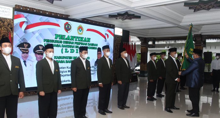 Proses pelantikan dan pengukuhan pengurus DPD LDII Kabupaten Mojokerto masa bakti 2022-2027 di Pendopo Graha Maja Tama Pemkab Mojokerto, 1 April 2022. Dok: Lines Jatim.