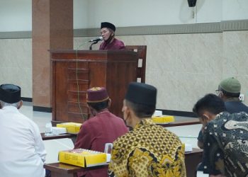 Ketua MUI Kecamatan Semampir KH Munadji Ahmad Syafi'i bersilaturahim sekaligus mengisi tausiah di Masjid At-Taqwa, Surabaya, 22 April 2022. Dok: Tim Lines.