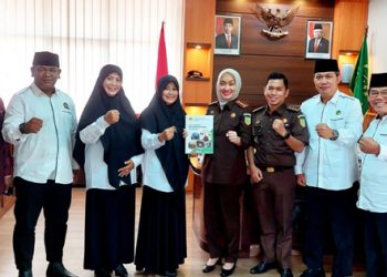 Jajaran DPD LDII Kota Kediri mengunjungi Kantor Kejaksaan Negeri (Kejari) Kota Kediri untuk menyambut Kepala Kejaksaan Negeri Kota Kediri yang baru, Novika Muzairah Rauf, 7 April 2022. Dok: Kontributor KIM Kota Kediri.