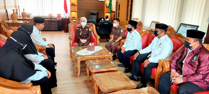 Jajaran DPD LDII Kota Kediri saat di Kantor Kejari. Dok: Kontributor KIM Kota Kediri.
