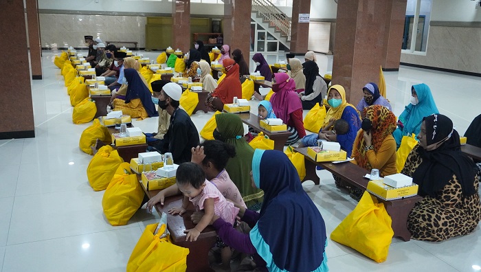 Warga RW 09 Kecamatan Semampir di acara silaturahim Ramadan di Masjid AT-Taqwa PC LDII Semampir. Dok: Tim Lines.