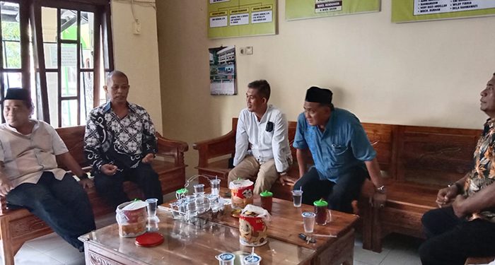 Pengurus Ponpes Pondok Blawe dan Ketua PC LDII PC Purwoasri menerima kunjungan Forpimcam, 14 Mei 2022. Dok: Tim Ponpes Pondok Blawe.
