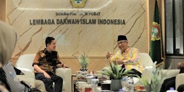Ketua DPRD Kabupaten Banyuasin, Sumatera Selatan, Irian Setiawan beserta jajarannya berkunjung ke Kantor DPP LDII, Patal Senayan, Jakarta Selatan, 9 Juni 2022. Dok: LINES.