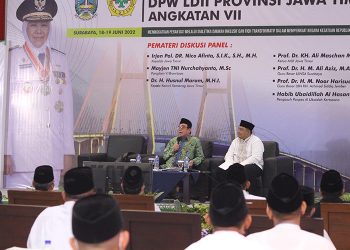 Ketua MUI Jawa Timur KH Ali Maschan Moesa (kiri) saat mengisi Diklat Dai LDII Jawa Timur di Ponpes Sabilurrosyidin Annur, 18 Juni 2022. Dok: KIM LDII Jatim.