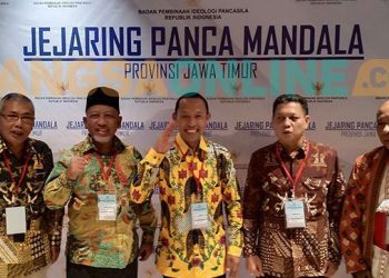 Lima Anggota JPM Kabupaten Gresik saat menjadi peserta dalam penguatan pembinaan ideologi pancasila JPM Provinsi Jawa Timur yang diadakan oleh BPIP, Rabu (24/7). Dok: bangsaonline.com