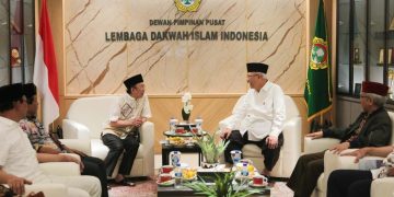 KH. M. Choirul Anam silaturahim ke kantor DPP LDII di Jakarta menjalin kerjasama serta kontribusi untuk bangsa dan kemaslahatan umat Indonesia, Kamis (11/8).