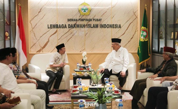 KH. M. Choirul Anam silaturahim ke kantor DPP LDII di Jakarta menjalin kerjasama serta kontribusi untuk bangsa dan kemaslahatan umat Indonesia, Kamis (11/8).