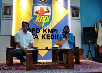 Kabid Keluarga Berencana DP3AP2KB Kota Kediri Yudi Erwanto sosialisasikan UU Nomor 12 Tahun 2022 tentang tindak pidana kekerasan seksual, di Kantor KNPI Kota Kediri, Sabtu (20/8). Dok: KNPI Kota Kediri.