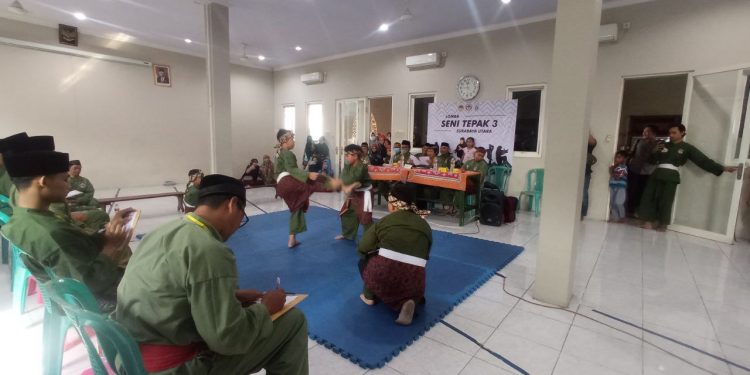 Lomba seni pencak silat tepak tilu Persinas ASAD, Minggu (7/8).