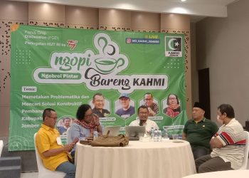 Ngopi (Ngobrol Pintar) Bareng MD KAHMI Jember di Rumah Makan Terapung Mangli, Kamis (18/8). Diskusi tersebut memetakan problematika dan mencari solusi konstruktif pembangunan Kabupaten Jember. Dok: LDII Jember.