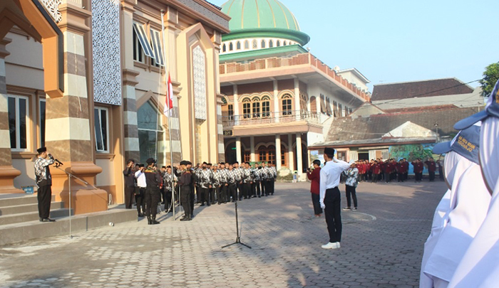 Peserta upacara peringatan HUT ke-77 RI di Ponpes Al-Barokah, Sidoarjo. Dok: LDII Sidoarjo.