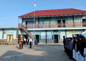 Santri Pondok Pesantren Pelajar dan Mahasiswa (PPPM) Birrul Walidain mengikuti upacara Peringatan HUT ke-77 RI, Rabu (17/8). Dok: LDII Bojonegoro.