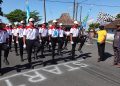 Santri Ponpes Pondok Blawe mengikuti gerak jalan HUT ke-77 RI, Minggu (8/8). Dok: LDII Kediri.