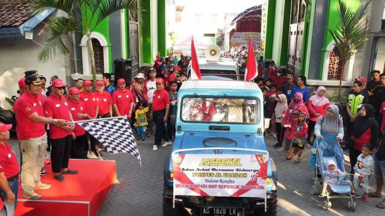 Pembukaan Jalan Sehat Bersama Keluarga (Jasbekel) Pondok Pesantren Al Ubaidah Kertosono. Foto: LINES.