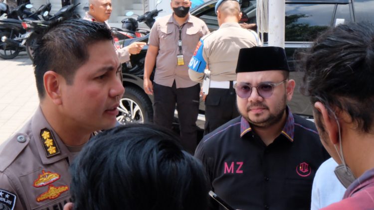 Ketua DPD LDII Kota Solo, Muhammad Zain terima kunjungan silaturahim Pelaksana tugas (Plt) Kapolresta Solo, Kombes Pol Alfian Nurrizal, di Ponpes Budi Utomo, Selasa (13/9). Dok: LINES.