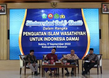 Silaturahim Dai-Khatib dalam rangka Penguatan Islam Wasathiyah untuk Indonesia Damai, di Pendopo Pemerintah Kabupaten Sidoarjo, Sabtu (17/9). Kegiatan tersebut dipelopori Densus 88 Antiteror Mabes Polri dalam upaya mempersempit ruang gerak paham radikalisme dan terorisme. Dok: LINES.