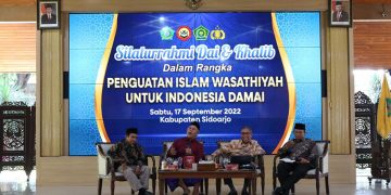 Silaturahim Dai-Khatib dalam rangka Penguatan Islam Wasathiyah untuk Indonesia Damai, di Pendopo Pemerintah Kabupaten Sidoarjo, Sabtu (17/9). Kegiatan tersebut dipelopori Densus 88 Antiteror Mabes Polri dalam upaya mempersempit ruang gerak paham radikalisme dan terorisme. Dok: LINES.