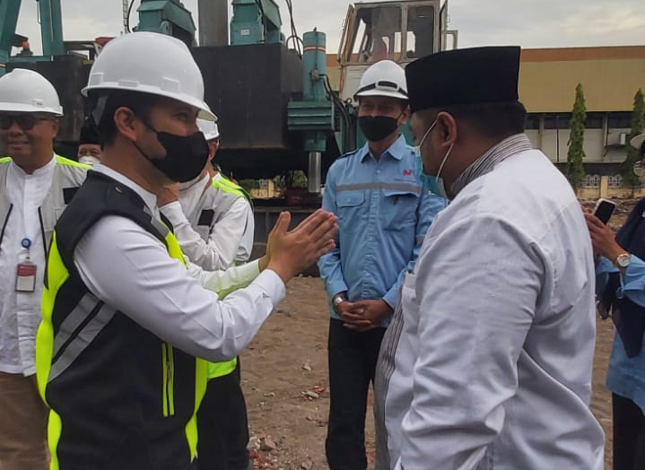 Wakil Gubernur Jatim Emil L. Dardak bersama Sekretaris DPW LDII Jatim H Bamabang Raditya Purnomo.