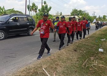 Pemuda LDII Lamongan berpartisipasi mengikuti gerak jalan napak tilas Mayangkara yamg diselenggarakan Dispora Kabupaten Lamongan, Sabtu (4/9). Foto: LDII Lamongan.