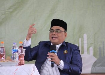 Ketua DPW LDII Jawa Timur KH Moch Amrodji Konawi saat memberi tausyiah pengajian akbar ukhuwah Islamiyah LDII Malang di Masjid Roudhotul Jannah, Sukun, Malang, Sabtu (29/10). Dok: LINES.