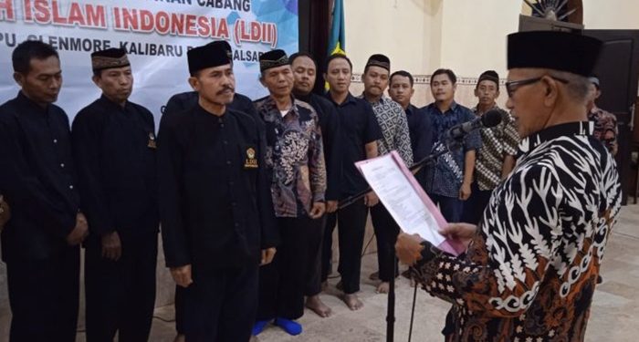 Ketua DPD LDII Banyuwangi H Astro Junaedi melantik kepengurusan lima Pimpinan Cabang (PC) Periode 2022-2027. Dok: LINES.