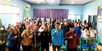 Ketua Pemuda LDII Kediri Asyhari Eko Prayitno (kanan) mengikuti pendidikan politik DPD KNPI Kota Kediri, Sabtu (15/10). Dok: LINES.